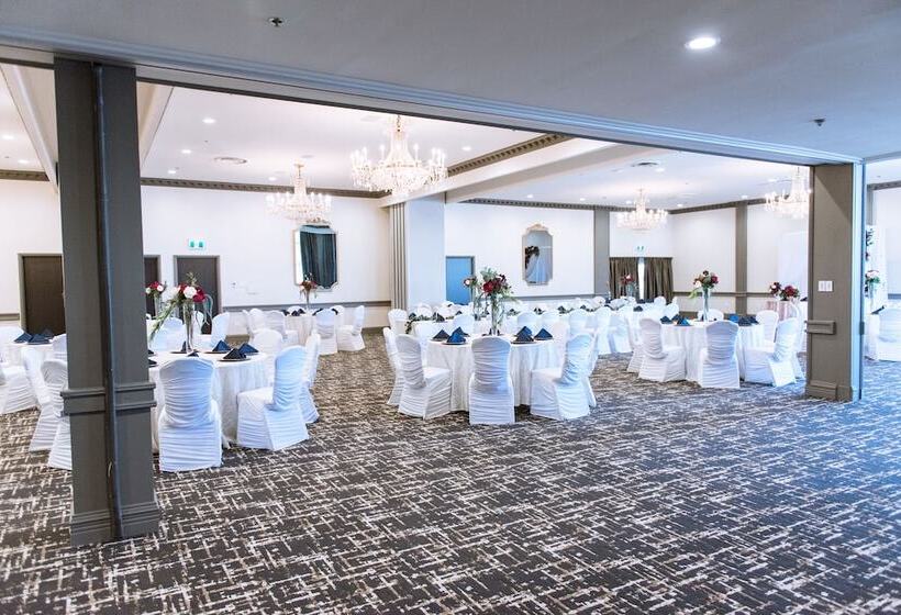 هتل Crowne Plaza Fredericton Lord Beaverbrook, An Ihg