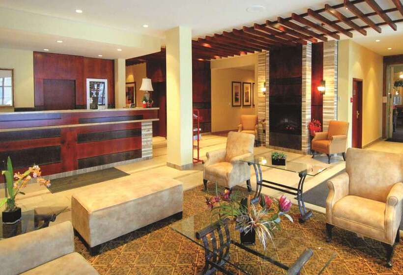 فندق Days Inn By Wyndham Edmonton Downtown