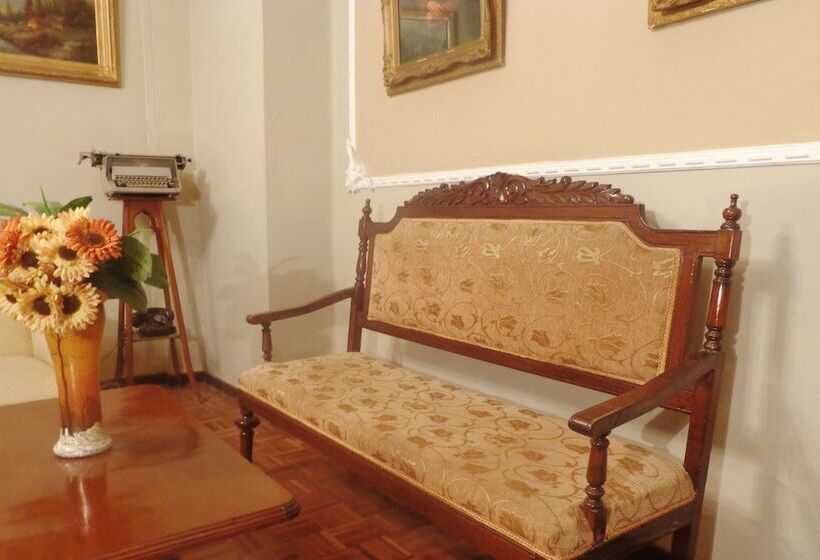 هتل Hostal Colonial