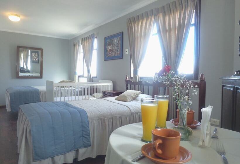 هتل Hostal Colonial