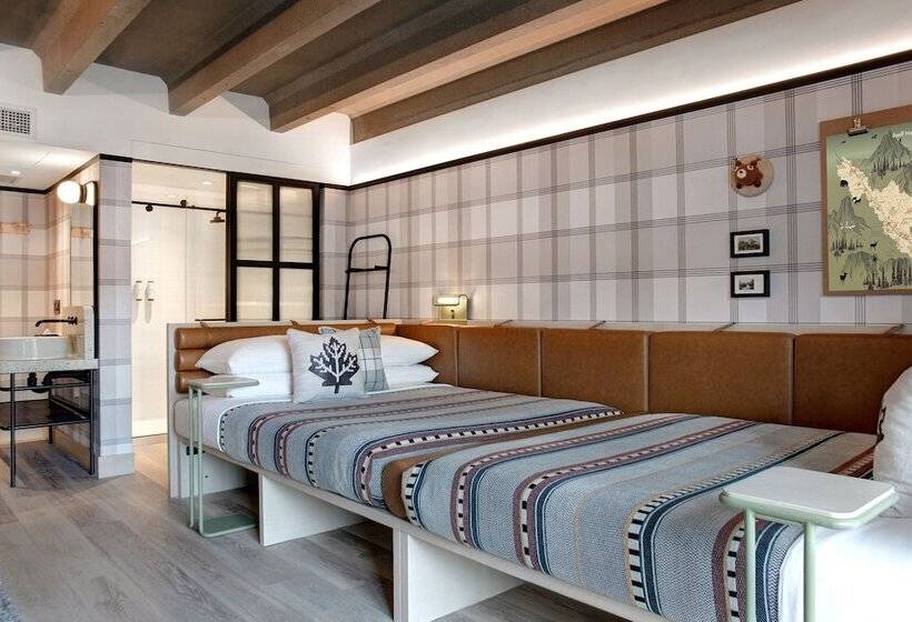 בית מלון כפרי Moxy Banff