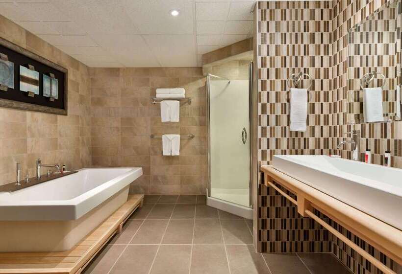 هتل Ramada By Wyndham Fredericton