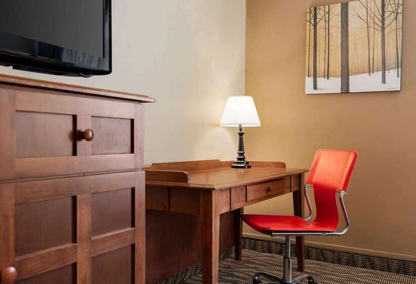 هتل Ramada By Wyndham Fredericton