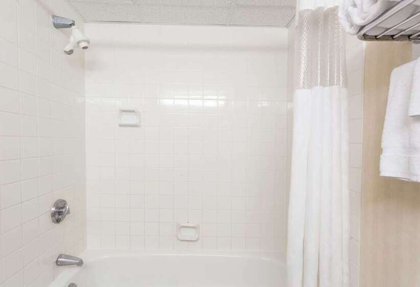 هتل Ramada By Wyndham Fredericton