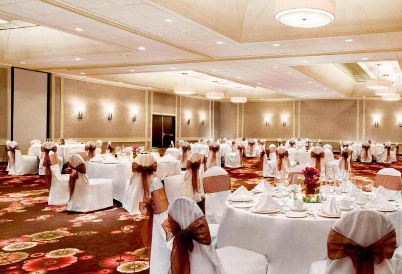 هتل Sheraton Cavalier Calgary