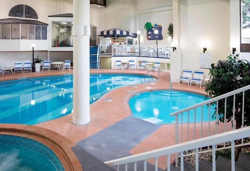 هتل Sheraton Cavalier Calgary