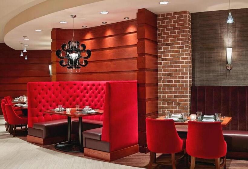 هتل Sheraton Cavalier Calgary