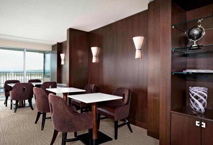 هتل Sheraton Cavalier Calgary