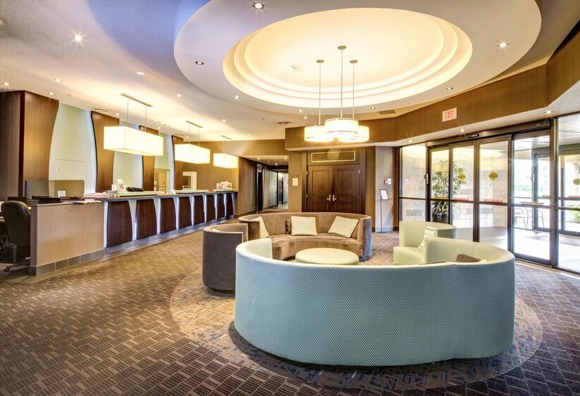 هتل Best Western Plus Guildwood Inn