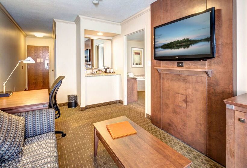 هتل Best Western Plus Guildwood Inn