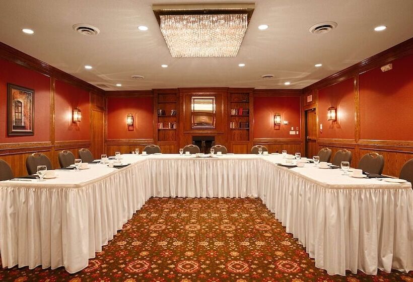 هتل Best Western Plus Guildwood Inn