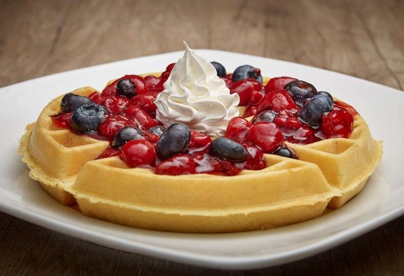 هتل Best Western Plus Guildwood Inn