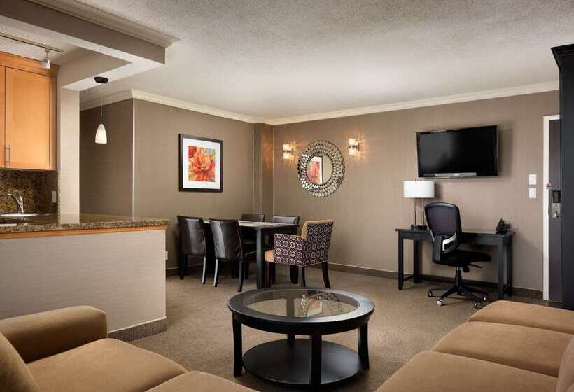 فندق Best Western Plus Inner Harbour
