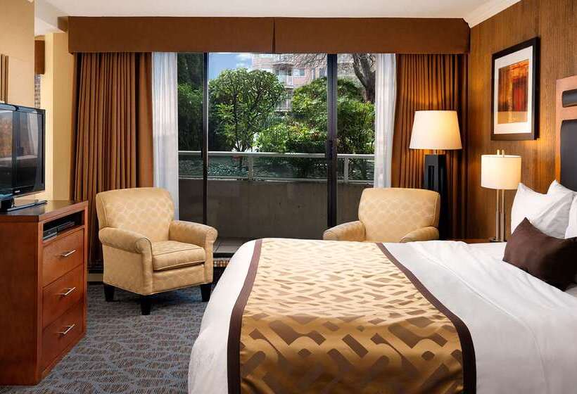 فندق Best Western Plus Inner Harbour