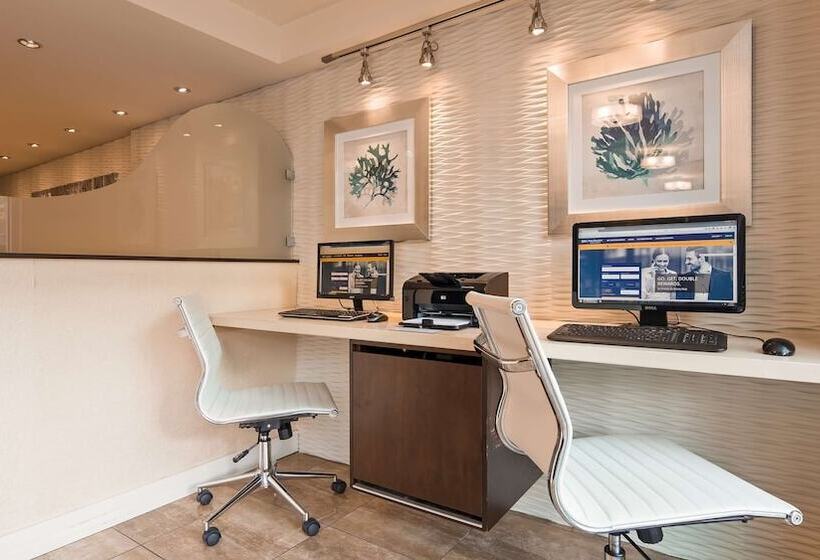 فندق Best Western Plus Inner Harbour