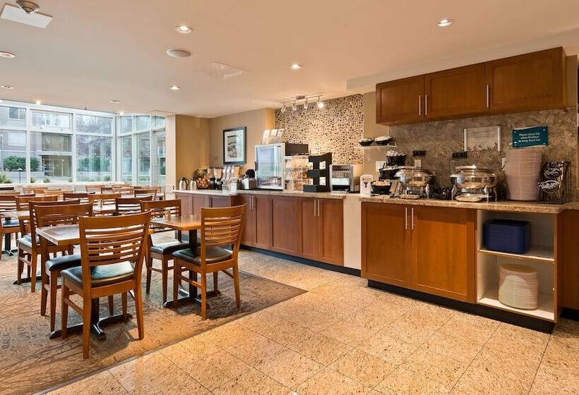فندق Best Western Plus Inner Harbour