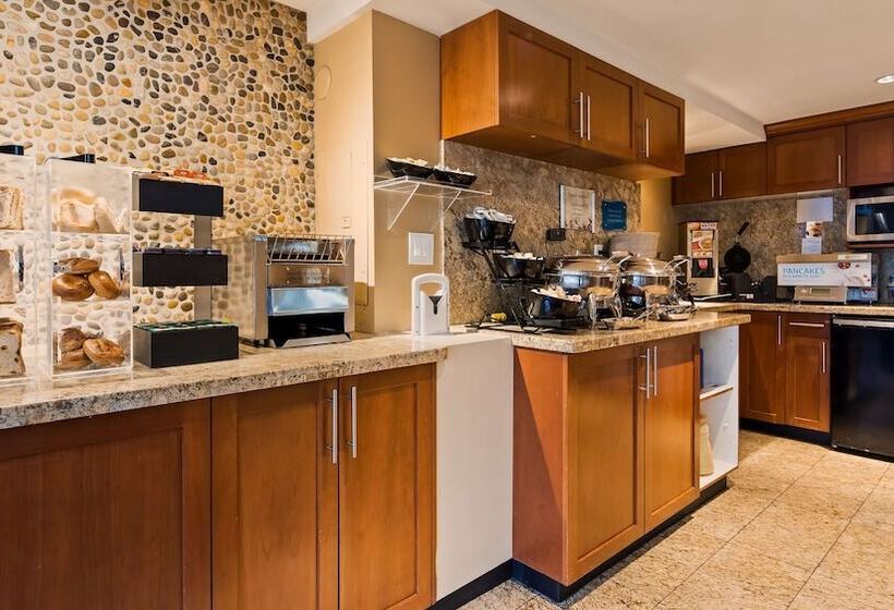 فندق Best Western Plus Inner Harbour