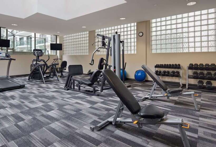 هتل Best Western Plus Lamplighter Inn & Conference Centre