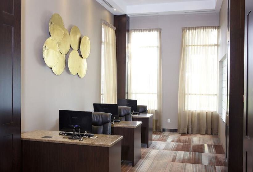هتل Best Western Plus Lamplighter Inn & Conference Centre