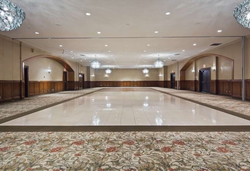 هتل Best Western Plus Lamplighter Inn & Conference Centre