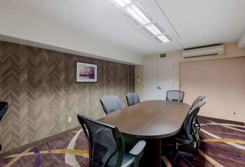 Отель Best Western Plus Otonabee Inn