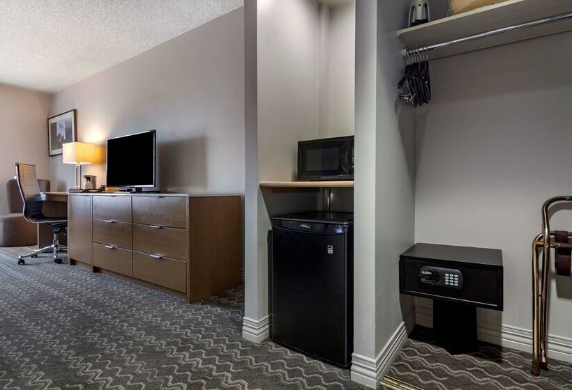 هتل Best Western Plus Vancouver Airport