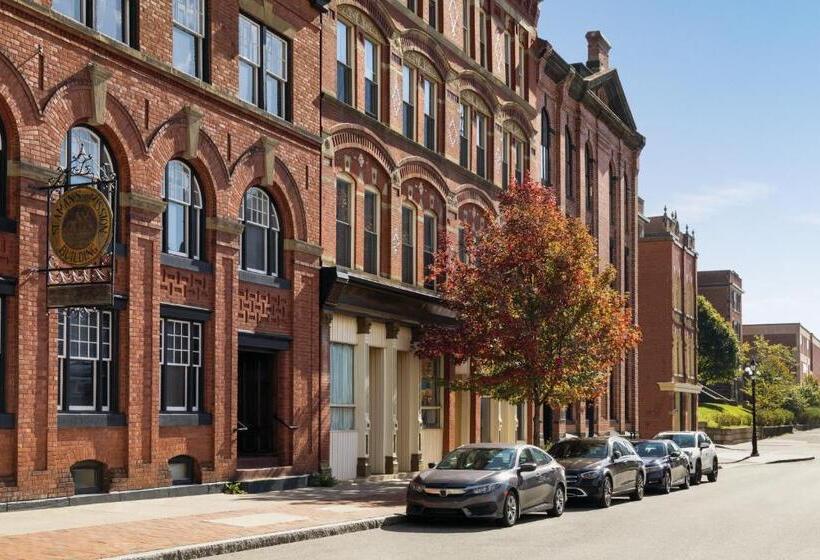 هتل Crowne Plaza Saint John Harbour View, An Ihg