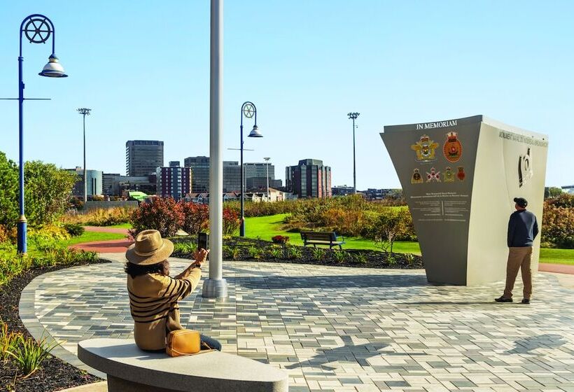 هتل Crowne Plaza Saint John Harbour View, An Ihg