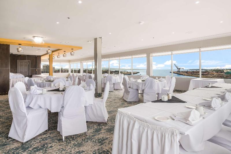 هتل Crowne Plaza Saint John Harbour View, An Ihg