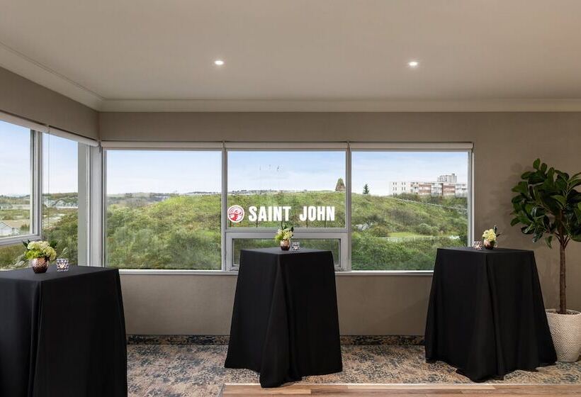 هتل Crowne Plaza Saint John Harbour View, An Ihg