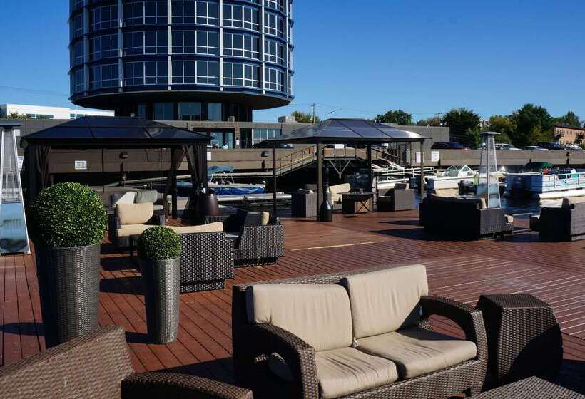 هتل Clarion Lakeside Inn & Conference Centre