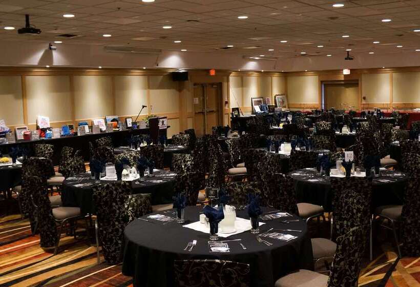 هتل Clarion Lakeside Inn & Conference Centre