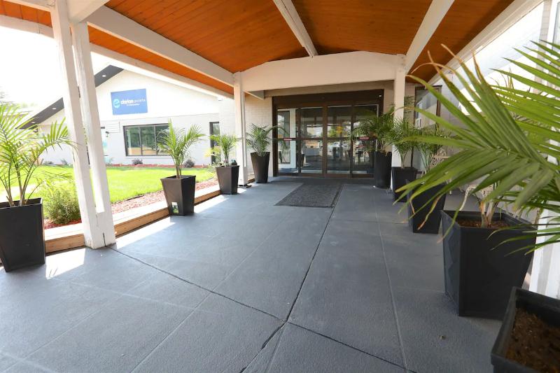 בית מלון כפרי Clarion Pointe