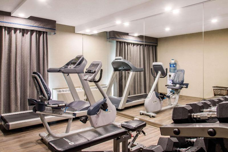 هتل Comfort Inn Montreal Aeroport