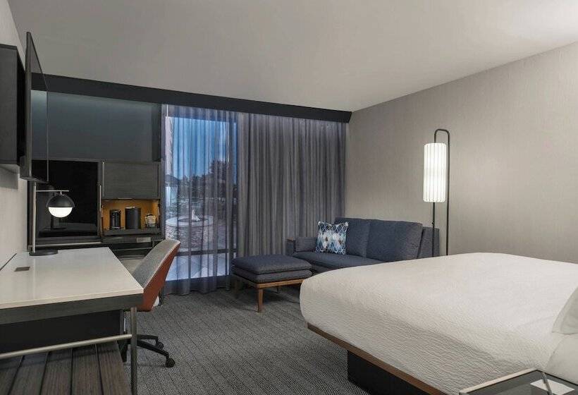 هتل Courtyard By Marriott Regina Downtown