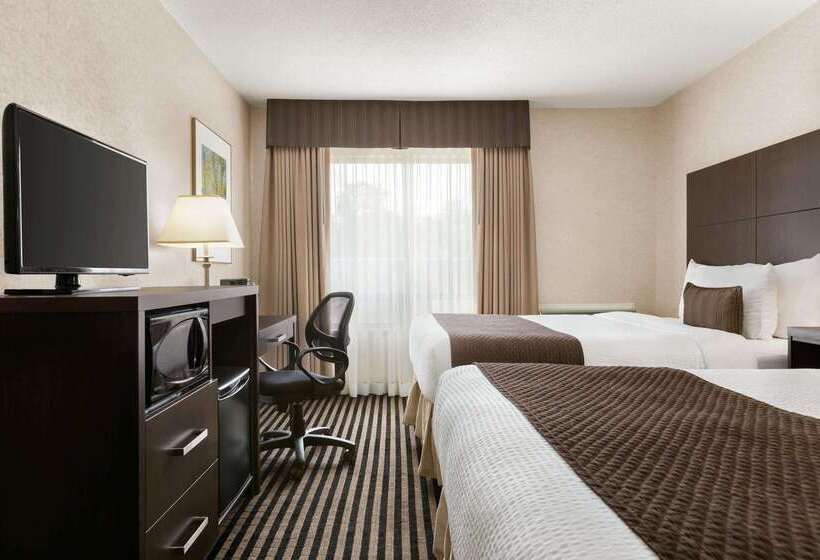 فندق Days Inn By Wyndham Miramichi Nb