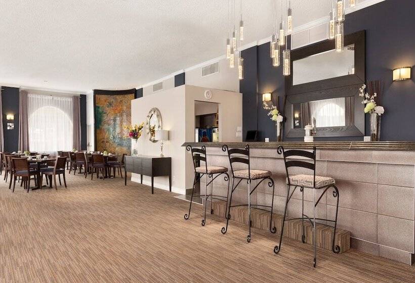 هتل Days Inn & Conference Centre By Wyndham Montreal Airport