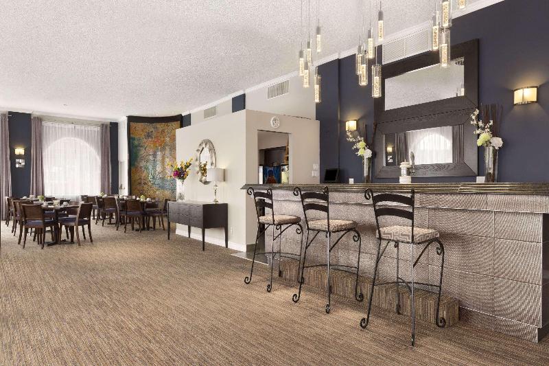 هتل Days Inn & Conference Centre By Wyndham Montreal Airport