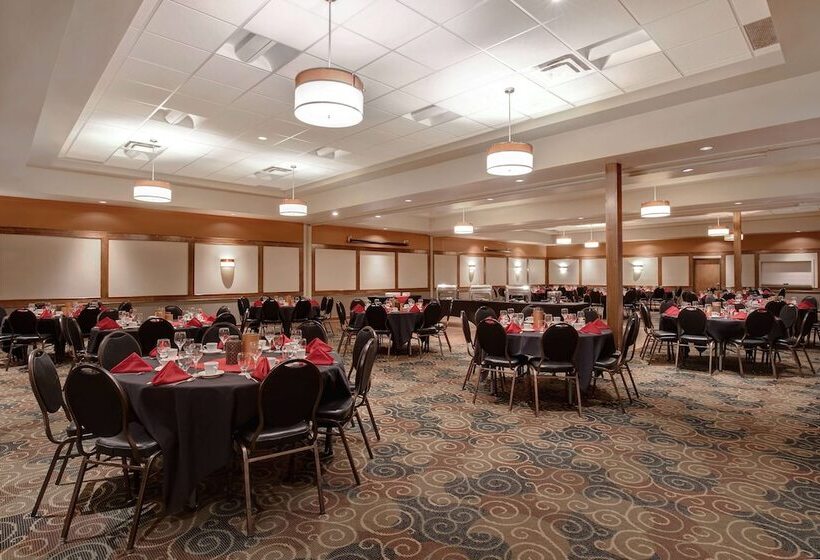 هتل Days Inn & Conference Centre By Wyndham Prince Albert