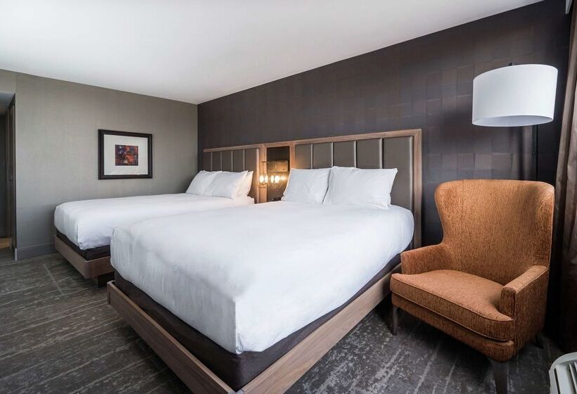 هتل Doubletree By Hilton Kitchener