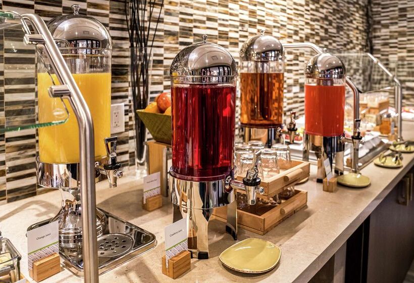 هتل Doubletree By Hilton Kitchener