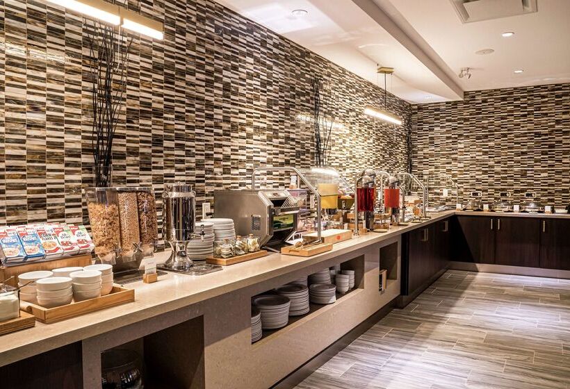 هتل Doubletree By Hilton Kitchener