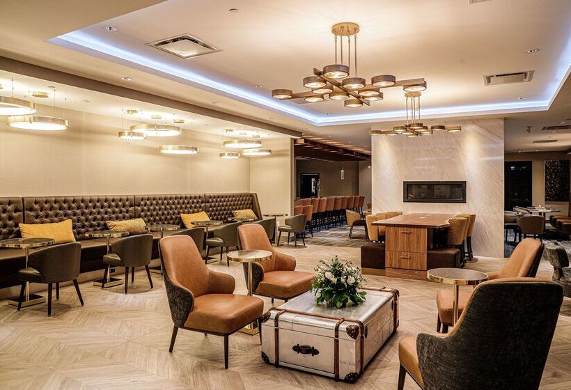 هتل Doubletree By Hilton Kitchener