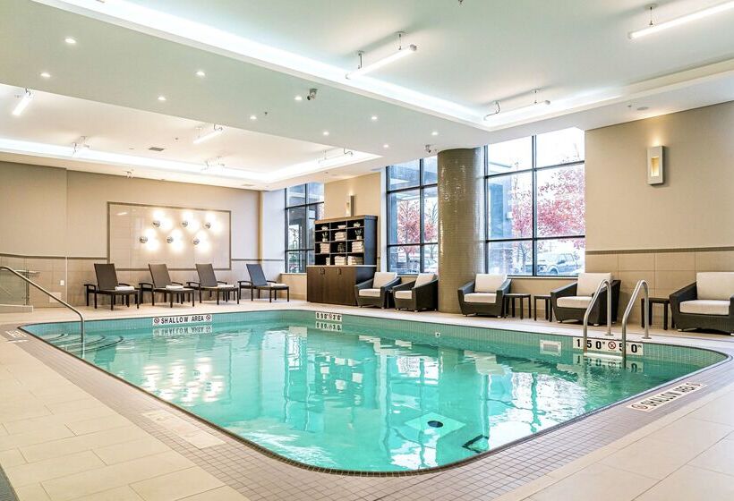 هتل Doubletree By Hilton Kitchener