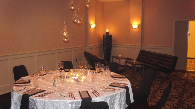 هتل Doubletree By Hilton Kitchener