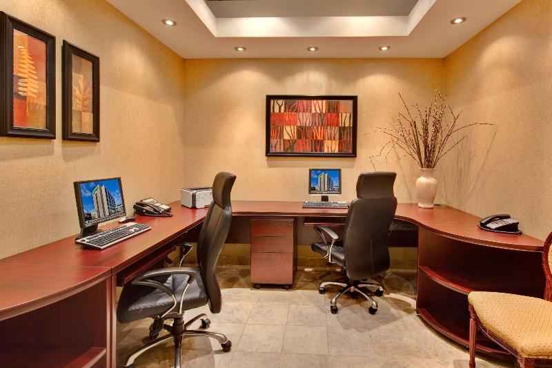 هتل Doubletree By Hilton Kitchener