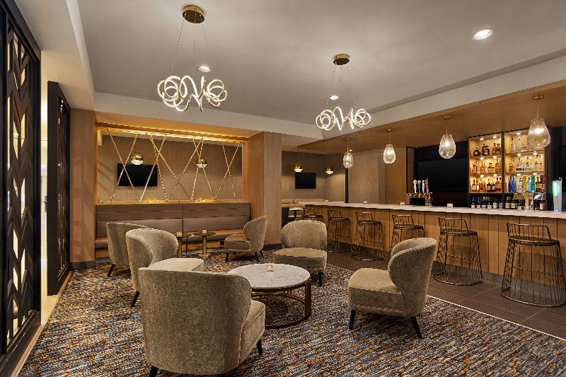 هتل Doubletree By Hilton Pointe Claire Montreal Airport West