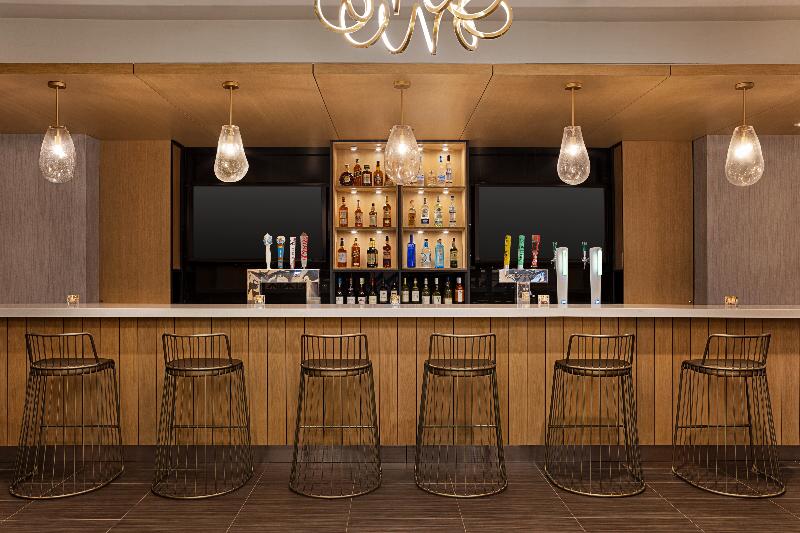 هتل Doubletree By Hilton Pointe Claire Montreal Airport West