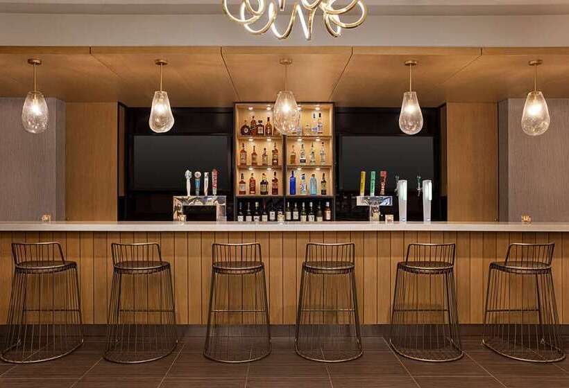 هتل Doubletree By Hilton Pointe Claire Montreal Airport West