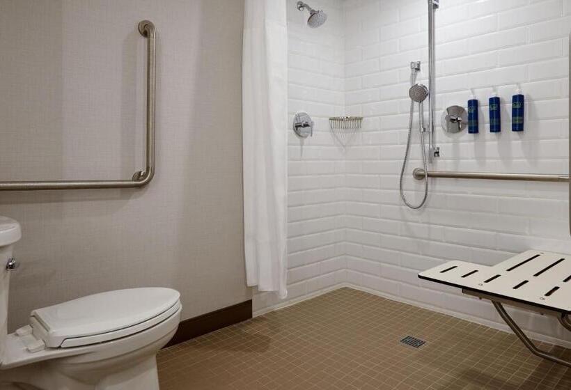 هتل Four Points By Sheraton Point Edward Sarnia